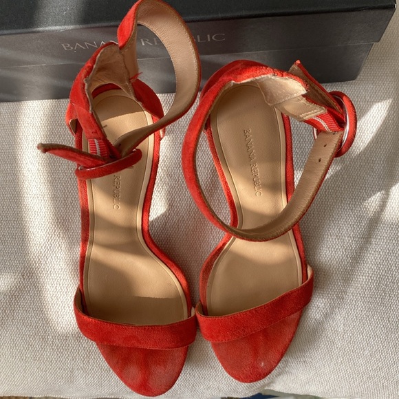 Banana Republic Sude Hells Shoes - Picture 7 of 11